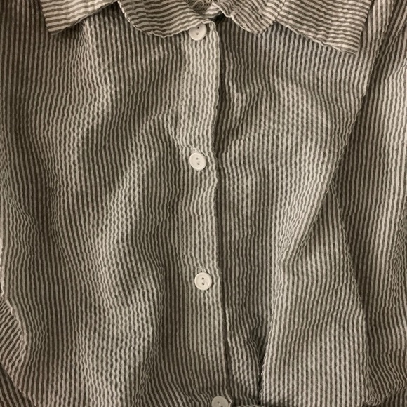 SADIE & SAGE STRIPED CROPPED TIE FRONT SHIRT - Picture 3 of 3